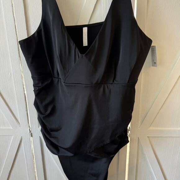 NWT Lane Bryant Cacique Black No-Wire Pleated Swim One-Piece Size 30 - Picture 3 of 12